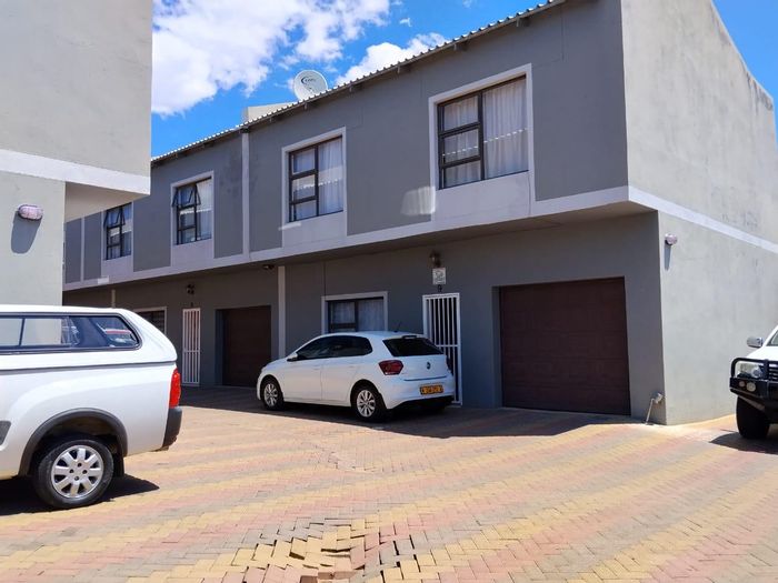 Property #2479053, Townhouse For Sale in Cimbebasia