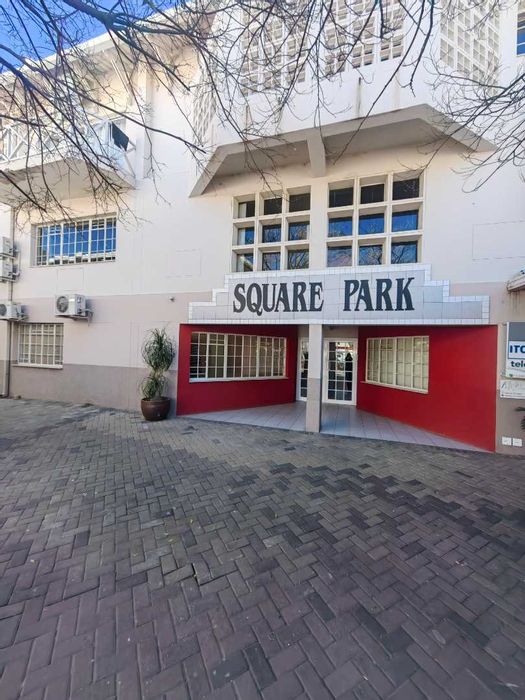 Office To Rent in Ludwigsdorf: Reception, store room, kitchen, and WC.