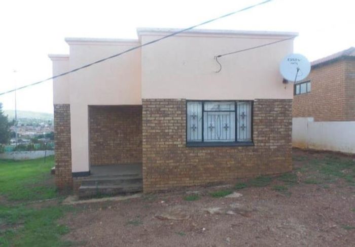For Sale: House in Atteridgeville, 2 Bedrooms, Spacious Kitchen, Cozy Lounge.