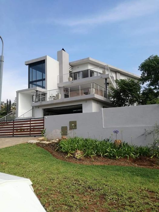 For Sale: House in Elawini Lifestyle Estate with patio, ensuite rooms, and solar panels.