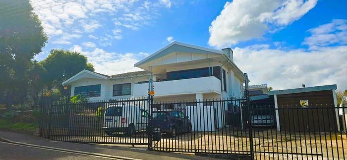 House To Rent in Avondale: 4 beds, flatlet, big garden, parking for 5.