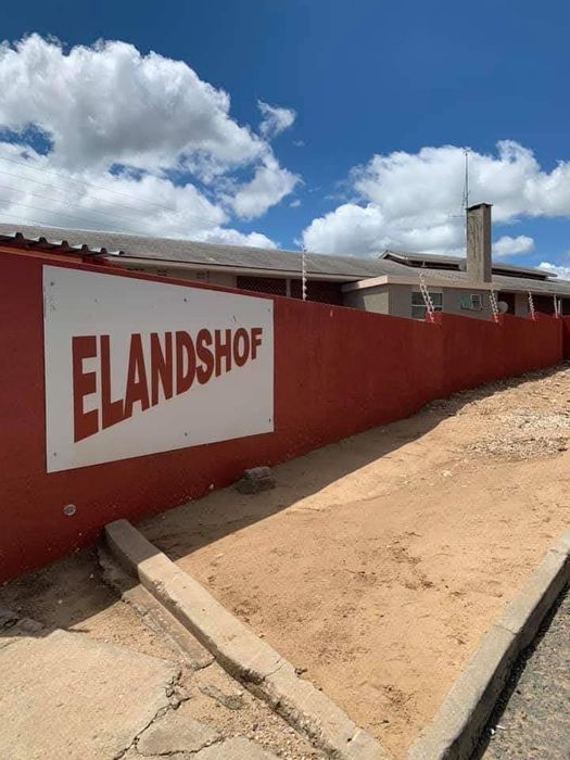 For Sale: Eros Apartment with 2 Bedrooms, Open Plan Living, Carport. N$ 1.5M.