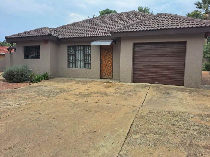 Spacious 4-Bedroom House for Sale in Quiet Crystal Park Ext 1 Street!