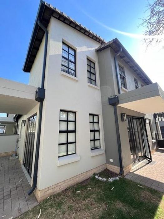 Property #2199214, Townhouse for sale in Bryanston