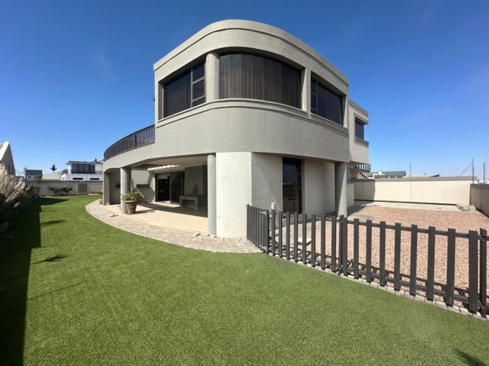 For Sale: House in Swakopmund Ext 14 with ocean views, 4 en-suite bedrooms.