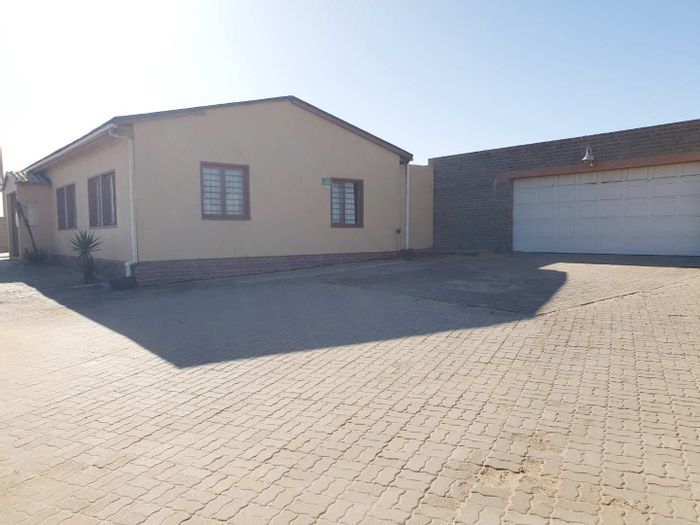 Property #2265968, House pending sale in Henties Bay Central