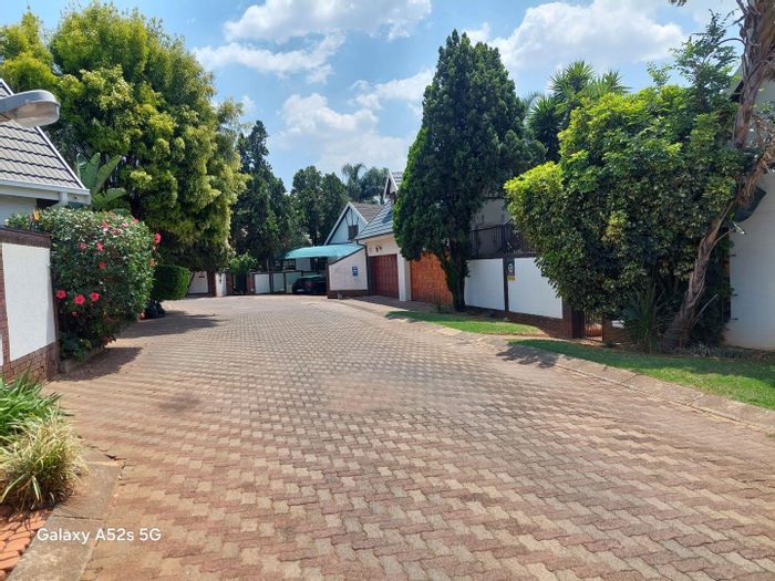 For Sale: House in Bedfordview Central with pool, garden, and ample parking.