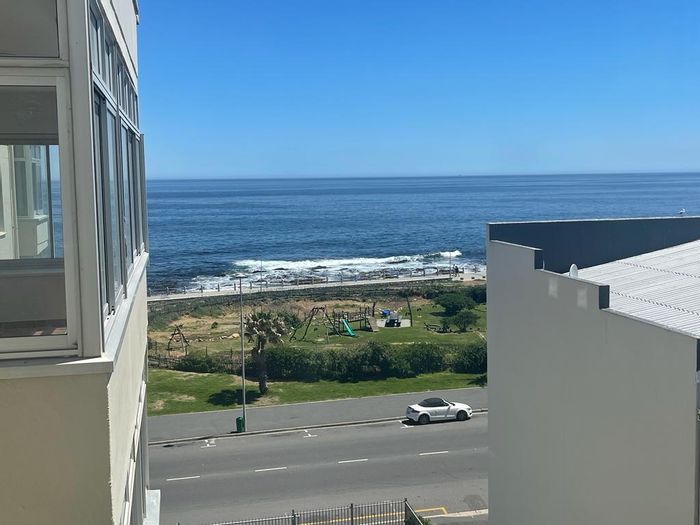 Property #2196561, Apartment for sale in Mouille Point