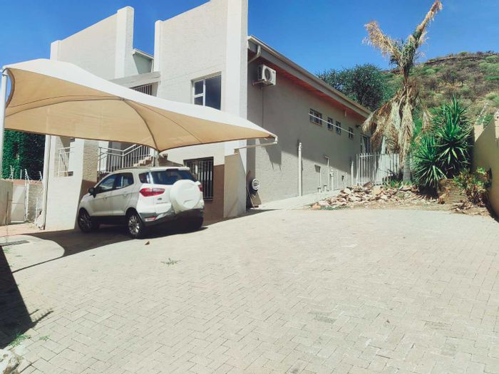 House to Rent in Avis: 3 Bedrooms, Entertainment Room, Self-Contained Flat, Double Garage.