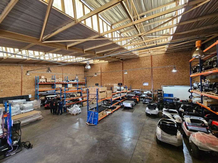 Industrial Unit To Rent in Meadowdale: 663sqm, 3Phase Power, Truck Access.