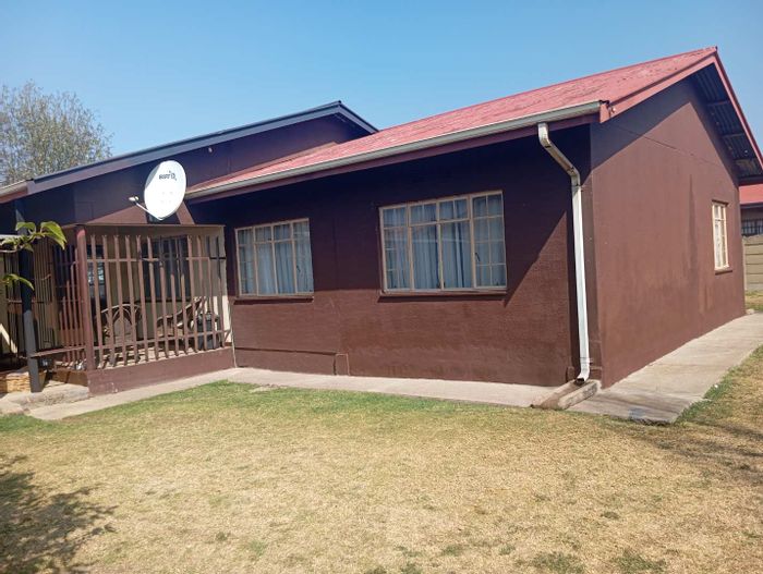 Vanderbijlpark South East House For Sale: 3 beds, study, flatlet, spacious yard.