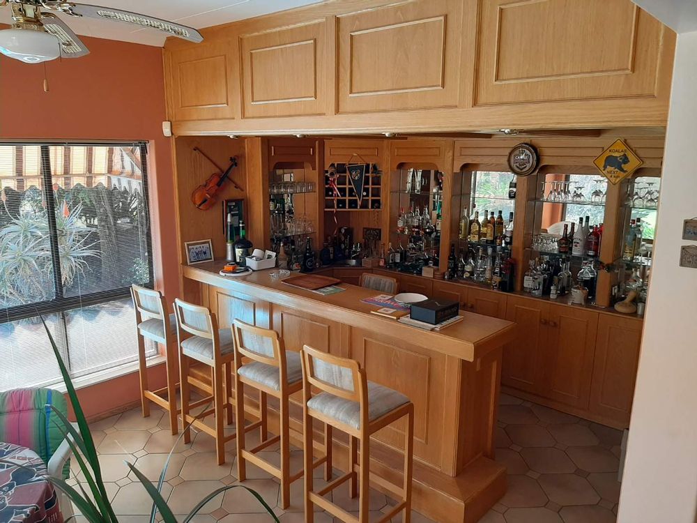 Oak bar