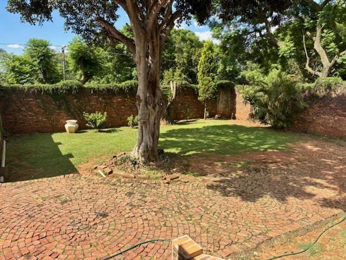 For Sale: Spacious 6-bedroom house in Waterkloof Ridge with pool and flatlet.