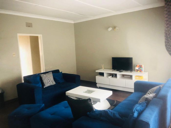 2-Bedroom Apartment For Sale in Germiston South with Balcony and Kitchen Amenities.