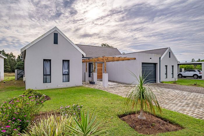 For Sale: House in Wedgewood Golf Estate with golf membership, clubhouse, and walking paths.