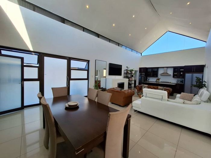 For Sale: House in Omeya Golf Estate with pool, clubhouse, and family amenities.