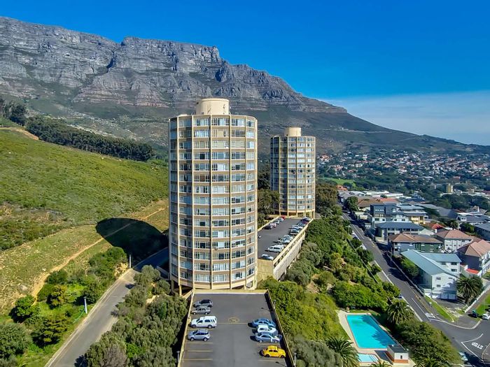 Vredehoek Apartment To Rent: 3 Bedrooms, secure parking, pool, tennis courts.