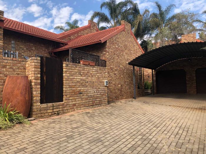 For Sale: House in Erasmuskloof Ext 3 with pool, garden, and spacious layout.