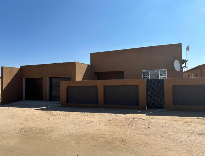 3-bedroom house with double garage and alarm system in Okahandja Central, For Sale.