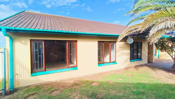 House for Sale in Dana Bay: 3 bedrooms, garden, braai area, distant sea view.