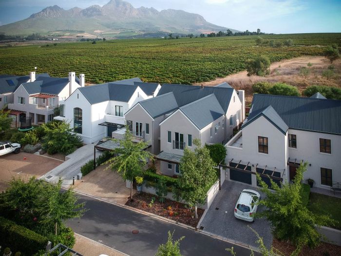 Aan De er Estate Residential properties for sale