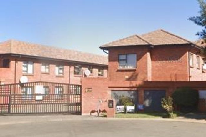For Sale: Townhouse in Florentia with 3 beds, pet-friendly, parking, and fibre.
