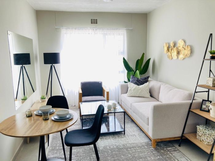 Oshakati Central Apartment To Rent: 2 Bedrooms, 24/7 security, free stove, secure parking.