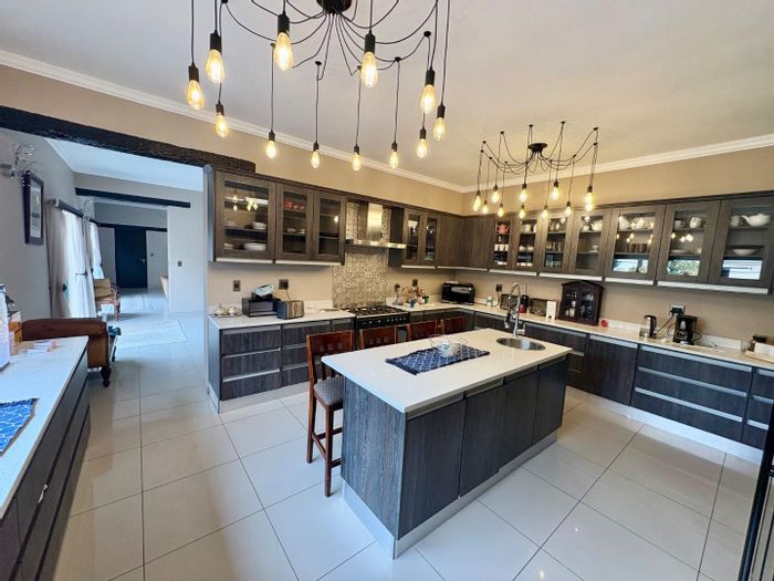 House To Rent in Meersig: 3 Bedrooms, pool, bar, utilities included.