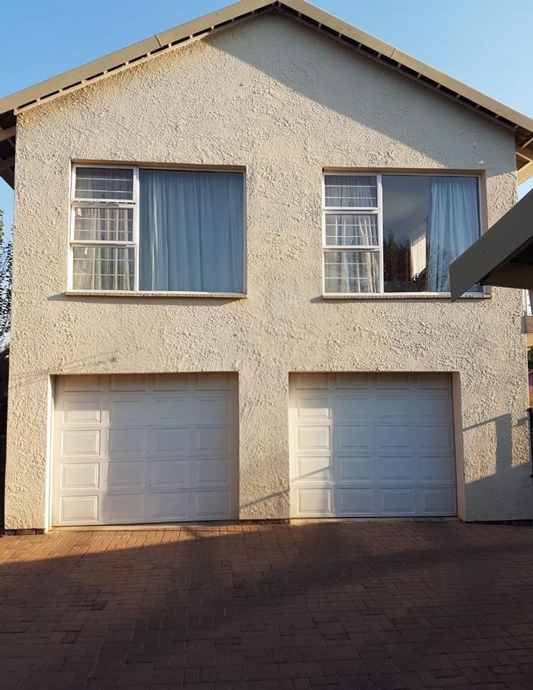 Double garage & Flat View