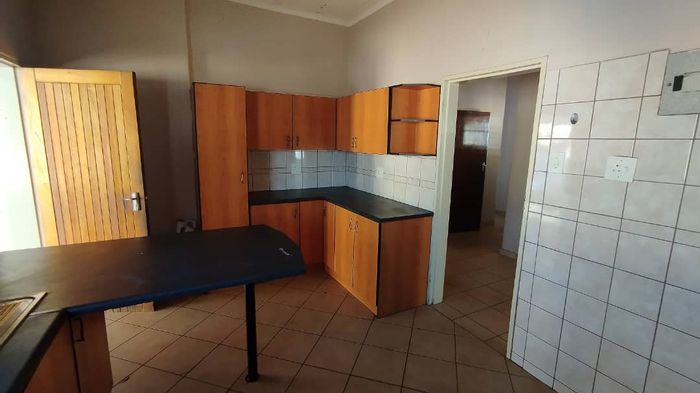 For Sale: House in Windhoek North with flats, double garage, and multi-access.