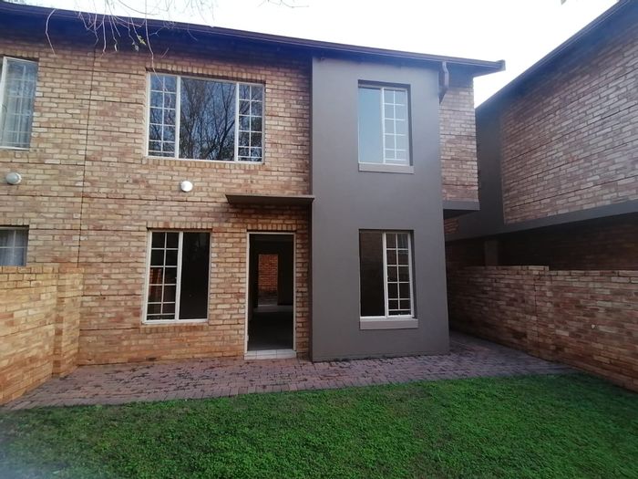 For Sale: Townhouse in Tijger Vallei with 3 beds, double garage, secure estate.