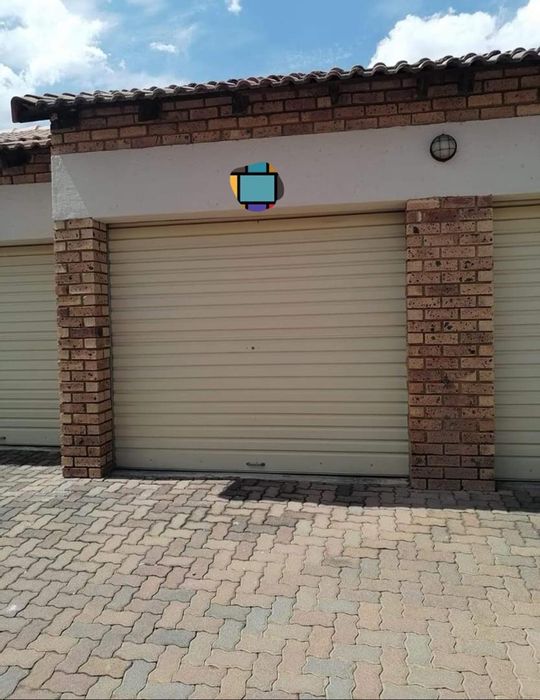 Apartment To Rent in Mooikloof Ridge: 2 Bedrooms, Garage, Secure Complex, Convenient Location.