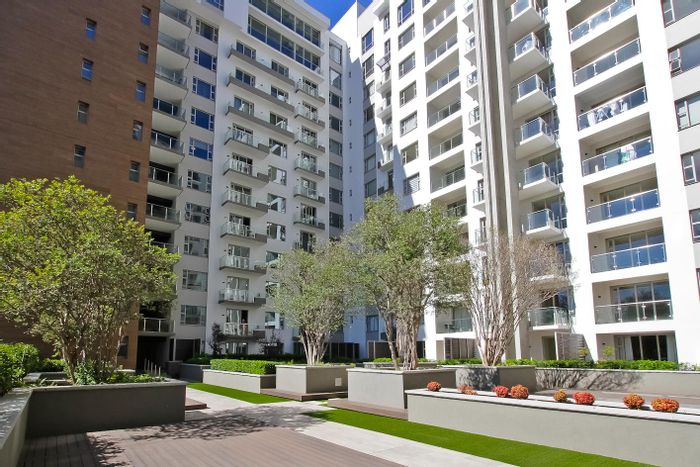 Rosebank Apartment To Rent: 3 beds, 3.5 baths, patio, parking, security, close to amenities.