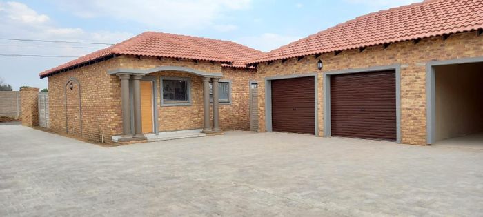 Riversdale Townhouse To Rent: 3 beds, garden, double garage, pet-friendly, fibre-ready.