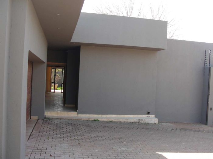 Property #2255102, House for sale in Germiston Central
