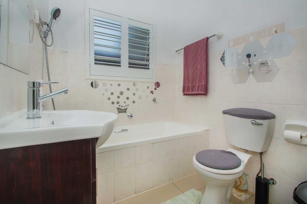 Full family bathroom