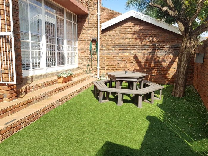 Hennopspark Townhouse For Sale: 3 bedrooms, pet-friendly, double garage, garden, braai.