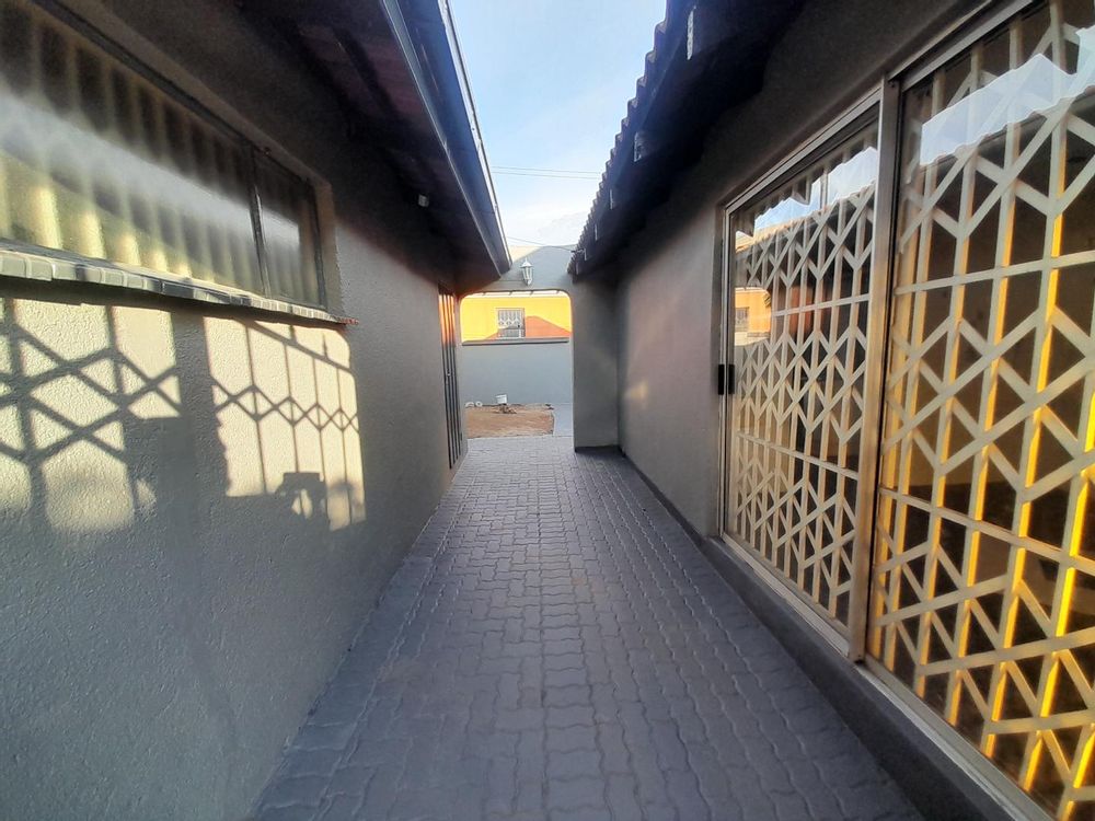 Lounge's sliding door