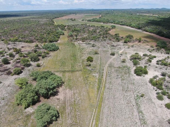 Grootfontein Central Farm For Sale: Pivot Irrigation, Boreholes, Off-Grid Solar, Spacious Home