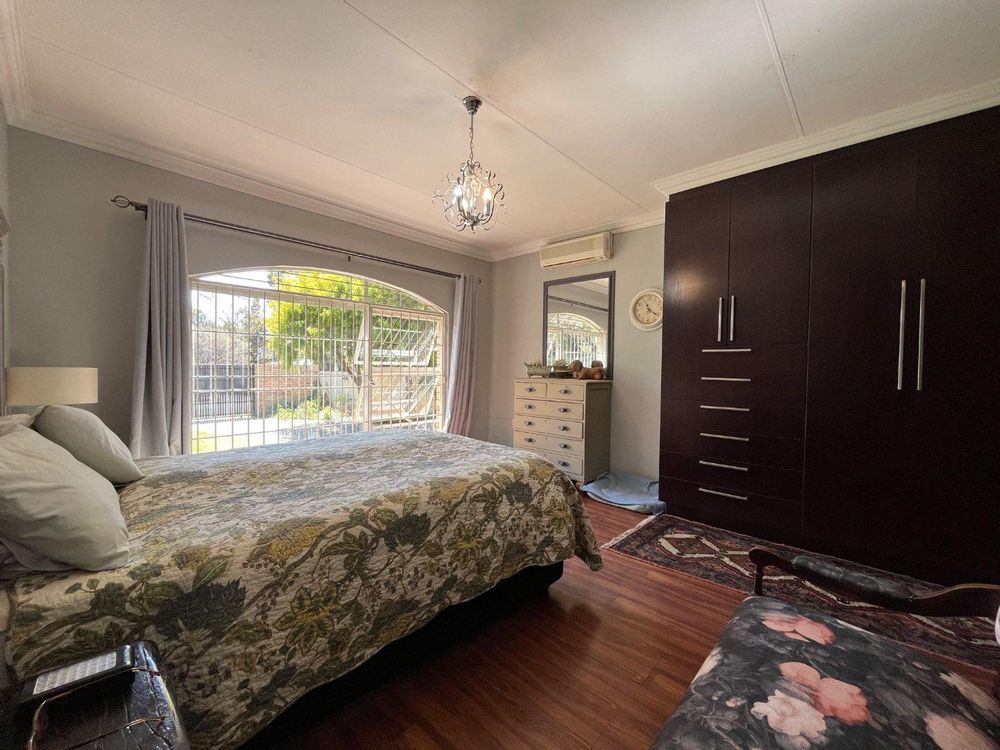 Spacious main bedroom.