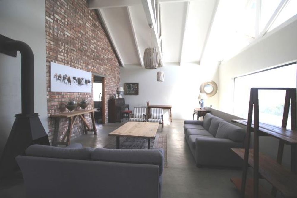 Upstairs entertaining area