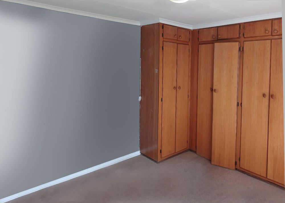 Main bedroom en-suite Bathroom - doors closed