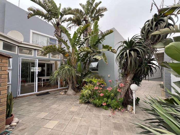 Ocean View House For Sale: 16 Bedrooms, multiple flats, ideal for rentals.