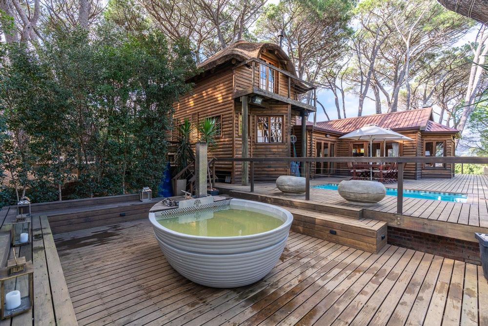 Lower level of jacuzzi on verandah