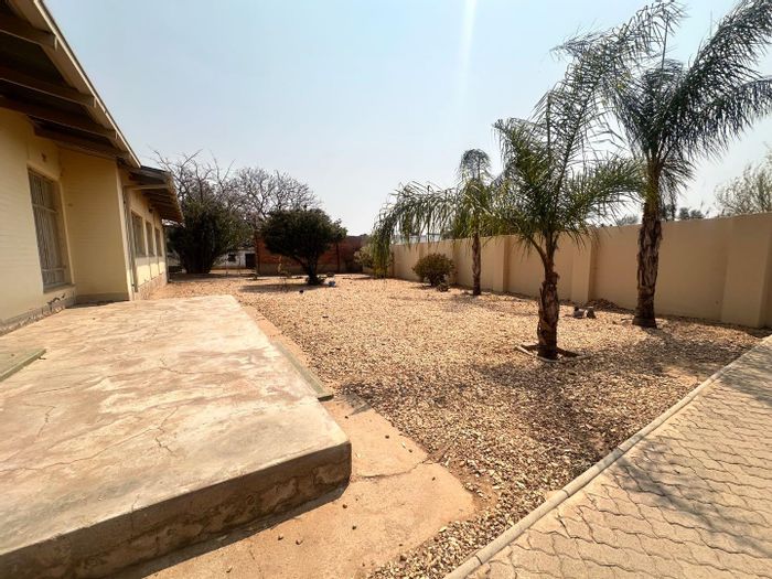 3-Bedroom House in Windhoek North For Sale, Includes Garage and Outside Room.