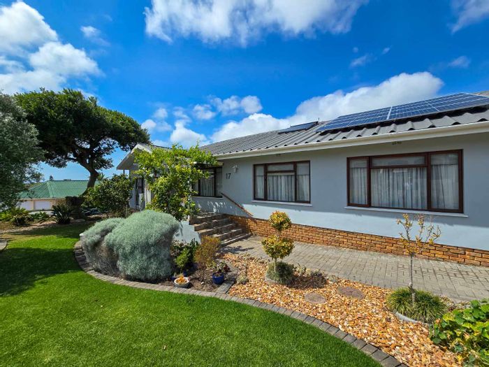 Property #2427382, House For Sale in Still Bay West