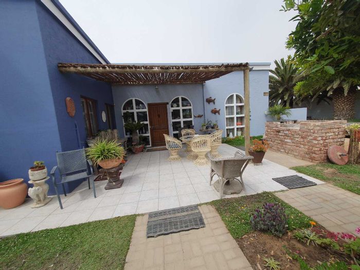 For Sale: Versatile House in Henties Bay Central with 5 Bedrooms, Double Garage.