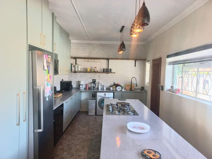 House for Sale in Elspark: 3 beds, flatlet, pool, rental income opportunity.
