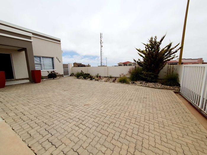 Property #2208541, House for sale in Henties Bay Central