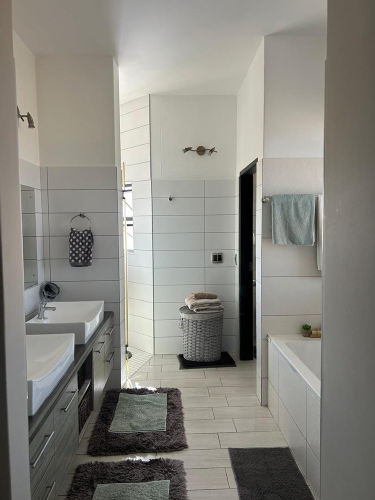 Main bedroom en-suite